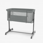 Το Bedside Crib NOAH είναι σχεδιασμένο για βρέφη από τη γέννηση έως 6 μηνών, παρέχοντας ένα ασφαλές, άνετο μέρος ακριβώς δίπλα στο κρεβάτι σας βοηθώντας τόσο τους γονείς όσο και το μωρό να επιτύχουν έναν ήσυχο και εύκολο νυχτερινό ύπνο.