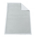 Η φωτογραφία δείχνει Κουβερτούλα διπλής όψεως με Corduroy Flannel 220 gr/m² στην πάνω πλευρά και μονόχρωμη Sherpa 200 gr/m² στην κάτω πλευρά, διαστάσεων 75X100 cm.