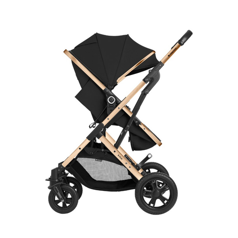 Καρότσι 3 σε 1 της εταιρείας Kikka Boo με ελαφρύ ατσάλινο σκελετό και εύκολο μετρατρέψιμο κάθισμα σε καλαθούνα.