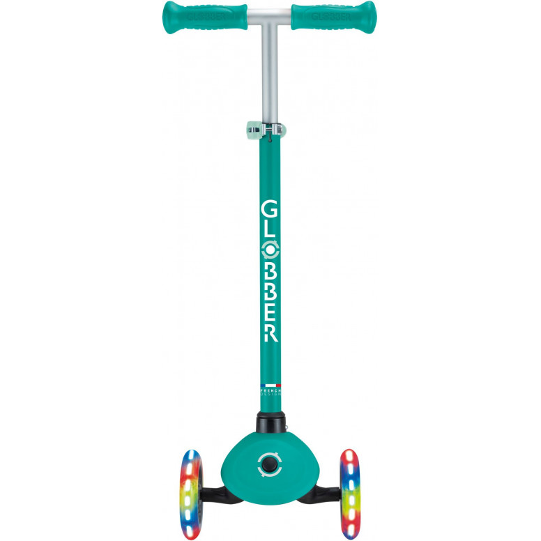 Globber Scooter Primo Lights V2 Emeral Green (423-607-4)Πατενταρισμένο κουμπί κλειδώματος τιμονιού που σταθεροποιεί το σύστημα διεύθυνσης των δύο μπροστινών τροχών ώστε να κινείται μόνο προς τα εμπρός και προς τα πίσω, βοηθώντας τα παιδιά να μάθουν να ισορροπούν.