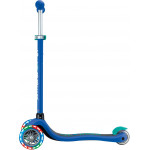 Globber Scooter Primo Lights V2 Navy Blue (423-600-4)Πατενταρισμένο κουμπί κλειδώματος τιμονιού που σταθεροποιεί το σύστημα διεύθυνσης των δύο μπροστινών τροχών ώστε να κινείται μόνο προς τα εμπρός και προς τα πίσω, βοηθώντας τα παιδιά να μάθουν να ισορροπούν.