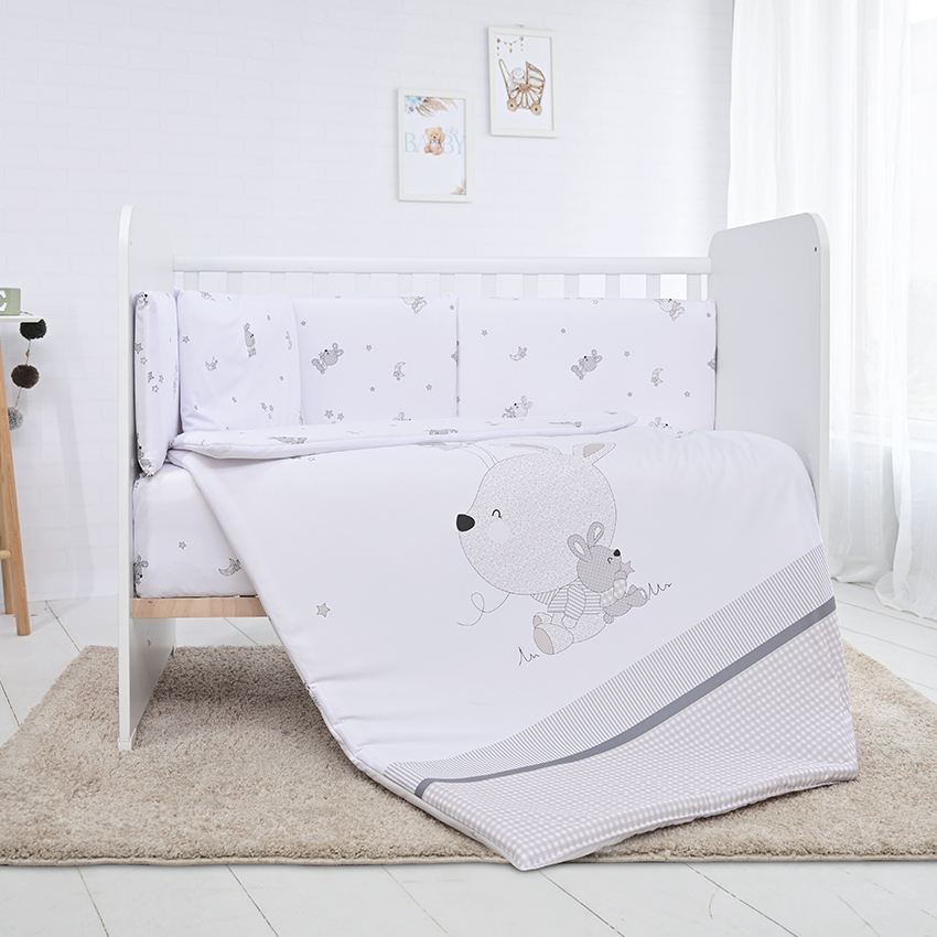 Η φωτογραφία δείχνει Το σετ περιλαμβάνειΠΑΠΛΩΜΑΤΟΘΗΚΗΜέγεθος: 95/140 cmΣύνθεση: Ranforce 100% βαμβάκιΠΑΠΛΩΜΑΜέγεθος: 95/140 cmΚατάλληλο για χρήση σε βρεφική κούνια ή παρόμοιο προϊόν με ελάχιστες διαστάσεις 60/120 cm.