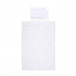 Η φωτογραφία δείχνει Βρεφικό σετ 4 τεμαχιών της εταιρείας Lorelli κατασκευασμένο από 100% υποαλλεργικά και βαμβακερά υφάσματαΠεριλαμβάνει:Πάπλωμα: 97x140cm (Εξωτερικά: 100% βαμβάκι γέμιση: Polyester)Μαξιλάρι: 32x40cm Μαξιλαροθήκη: 35x43cm (100% Βαμβάκι)Σεντόνι: 100x150cm (100% Βαμβάκι)