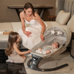 Η φωτογραφία δείχνει LORELLI ΗΛΕΚΤΡΙΚΗ ΚΟΥΝΙΑ ΡΙΛΑΞ SIENA GREY 100901100015 ταχύτητες λειτουργίας ταλάντωσηςΡυθμιζόμενη ανάκλιση πλάτηςΑφαιρούμενη κουκούλα με κουνουπιέραΈξυπνος αισθητήρας κίνησης - προσαρμόζεται στις κινήσεις όταν το μωρό είναι ξύπνιο ή κοιμισμένοΠροσαρμογέας /περιλαμβάνεται στο σε