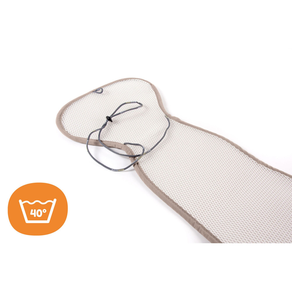 Το καλύτερο κάλυμμα για το κάθισμα αυτοκινήτου που είχατε ποτέ!&nbsp;Το Aeromoov Air Layer είναι το ιδανικό κάλυμμα για το παιδί αλλά και για εσάς χάρη στην σύνθεση του!Το παιδί σας δεν θα ιδρώνει στη βόλτα και θα καρατάει το κάθισμα σας πάντα καθαρό αφου θα το πλένετε όποτε θέλετε!&nbsp;Η πλευρά πο