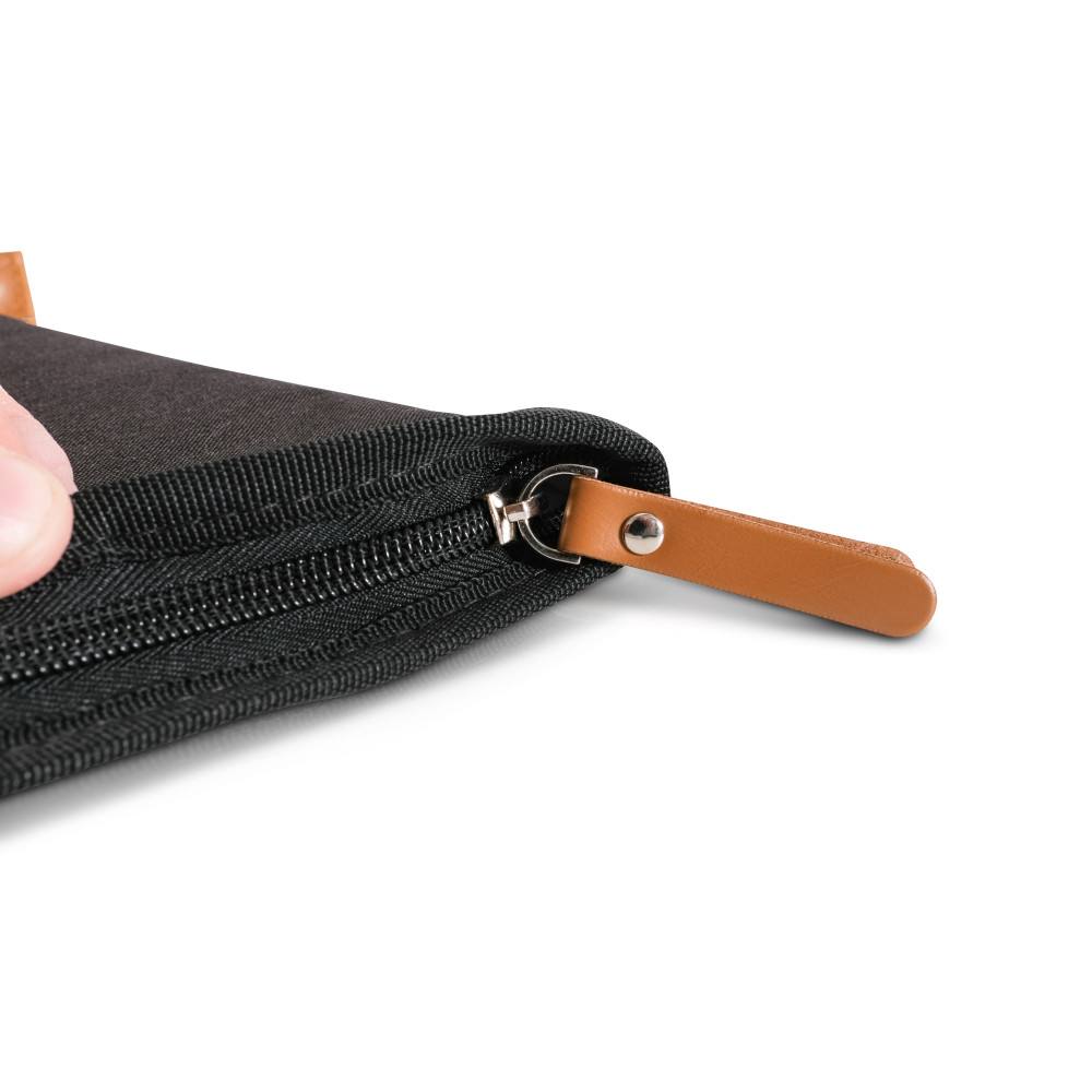 Η φωτογραφία δείχνει Διαθέτει πολλές τσέπες και θέσεις για αποθήκευση και διατήρηση των αντικειμένων σας σε καλή κατάσταση.