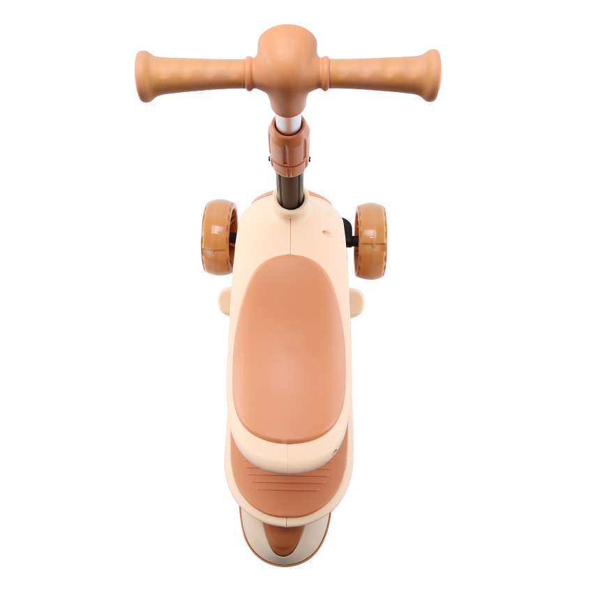 Παιδικό πατίνι Scooter Trio της εταιρείας Lorelli σε ποικιλία χρωμάτων με αφαιρούμενο καθισματάκι και τροχούς με φωτάκια.