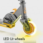 Η φωτογραφία δείχνει Y VOLUTION ΠΑΙΔΙΚΟ ΑΝΑΔΙΠΛΟΥΜΕΝΟ ΠΑΤΙΝΙ NEON VECTOR 2020 ΠΟΡΤΟΚΑΛΙ.