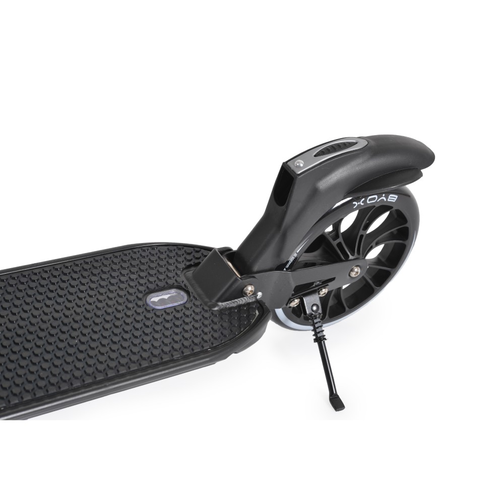 Εύκολα αναδιπλούμενο σκούτερ της εταιρείας Byox κατάλληλο για ηλικίες 8 ετών και πάνω (μέγιστο βάρος 100kg)Εμπρός και πίσω σύστημα ανάρτησης.