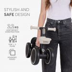 Το BLINKY Ride-On είναι σχεδιασμένο για μικρούς εξερευνητές ηλικίας 1 έως 3 ετών, μετατρέποντας κάθε βόλτα σε μια διασκεδαστική εμπειρία που συμβάλλει στην ανάπτυξη της αυτοπεποίθησης, της ισορροπίας και του συντονισμού.