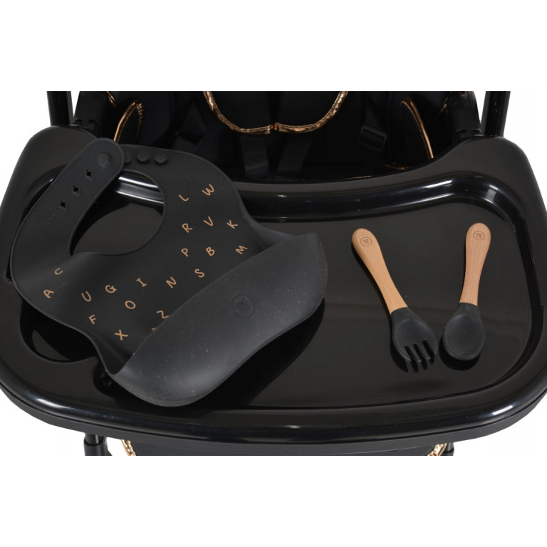 Η φωτογραφία δείχνει Καρεκλάκι Φαγητού Moni LindoΣετ παιδικό καρεκλάκι,σαλιάρα σιλικόνης,κουτάλι και πιρούνι,μαξιλάρι PU,4 ρόδες με πώματα,δίσκος τροφοδοσίας 2 στρώσεων,4 θέσεις του δίσκου τροφοδοσίας,3 θέσεις πλάτης, 5 θέσεις ύψους,3 θέσεις γωνίας στήριγμα ποδιών,μαξιλαράκια ώμων,σύστημα συγκράτηση