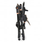 Η φωτογραφία δείχνει Καρεκλάκι Φαγητού Moni LindoΣετ παιδικό καρεκλάκι,σαλιάρα σιλικόνης,κουτάλι και πιρούνι,μαξιλάρι PU,4 ρόδες με πώματα,δίσκος τροφοδοσίας 2 στρώσεων,4 θέσεις του δίσκου τροφοδοσίας,3 θέσεις πλάτης, 5 θέσεις ύψους,3 θέσεις γωνίας στήριγμα ποδιών,μαξιλαράκια ώμων,σύστημα συγκράτηση