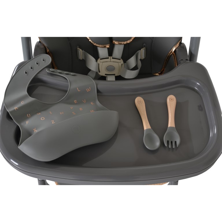 Καρεκλάκι Φαγητού Moni LindoΣετ παιδικό καρεκλάκι,σαλιάρα σιλικόνης,κουτάλι και πιρούνι,μαξιλάρι PU,4 ρόδες με πώματα,δίσκος τροφοδοσίας 2 στρώσεων,4 θέσεις του δίσκου τροφοδοσίας,3 θέσεις πλάτης, 5 θέσεις ύψους,3 θέσεις γωνίας στήριγμα ποδιών,μαξιλαράκια ώμων,σύστημα συγκράτησης 5 σημείων.