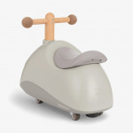 Η φωτογραφία δείχνει Το Sizzy είναι ένα παιχνίδι ridе-on πολλαπλών κατευθύνσεων που προσφέρει στα παιδιά περισσότερη διασκέδαση.