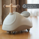 Η φωτογραφία δείχνει Το Sizzy είναι ένα παιχνίδι ridе-on πολλαπλών κατευθύνσεων που προσφέρει στα παιδιά περισσότερη διασκέδαση.