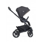 Η φωτογραφία δείχνει Βρεφικό Καρότσι ChromeΈνα καταπληκτικό καρότσι που θα σας λύσει τα χέρια σε κάθε διαδρομή & βόλτα με το μωρό σας!Κατάλληλο από νεογέννητο καθώς διαθέτει επίπεδα ξαπλωτή θέσηΑντιστρεφόμενοΆνετο ενισχυμένο κάθισμα2 θέσεις τοποθέτησης των ποδιώνΔιπλώνει με τη θέση του να κοιτά μπρο