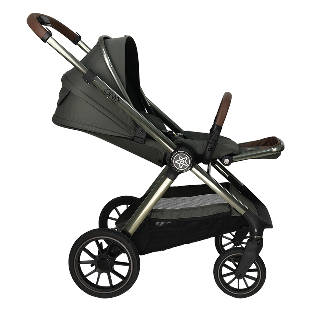 Η φωτογραφία δείχνει Ένα καινούργιο πολυκαρότσι που ήρθε για να σας συνεπάρει τόσο με τον κομψό σχεδιασμό του όσο και την πολυλειτουργικότητά του.