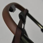 Η φωτογραφία δείχνει Ένα καινούργιο πολυκαρότσι που ήρθε για να σας συνεπάρει τόσο με τον κομψό σχεδιασμό του όσο και την πολυλειτουργικότητά του.