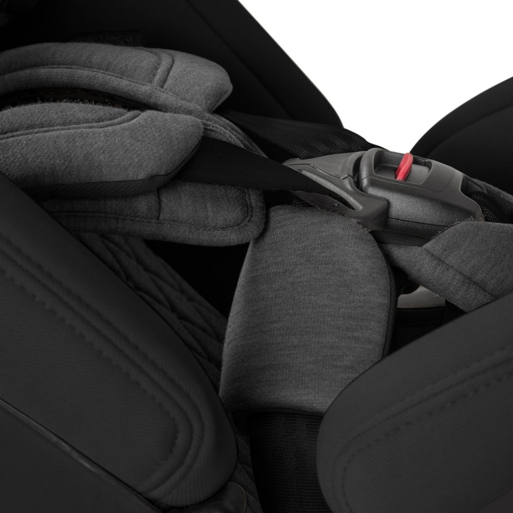 Η φωτογραφία δείχνει Γνωρίστε το Motion 2 – τη δεύτερη γενιά του Motion All Size 360, που πέτυχε την υψηλότερη βαθμολογία σε όλες τις κατηγορίες παιδικών καθισμάτων από τον ανεξάρτητο οργανισμό δοκιμών ADAC.