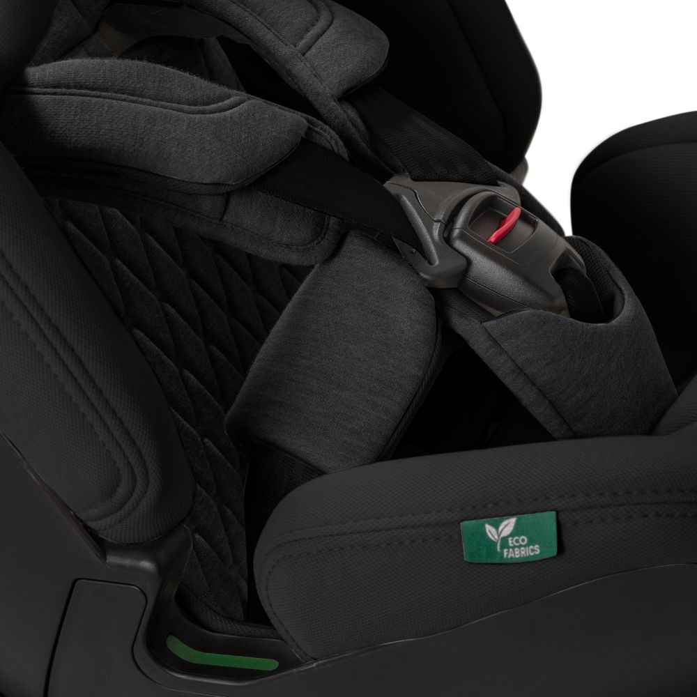 Η φωτογραφία δείχνει Γνωρίστε το Motion 2 – τη δεύτερη γενιά του Motion All Size 360, που πέτυχε την υψηλότερη βαθμολογία σε όλες τις κατηγορίες παιδικών καθισμάτων από τον ανεξάρτητο οργανισμό δοκιμών ADAC.