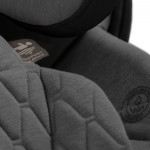 Η φωτογραφία δείχνει Γνωρίστε το Motion 2 – τη δεύτερη γενιά του Motion All Size 360, που πέτυχε την υψηλότερη βαθμολογία σε όλες τις κατηγορίες παιδικών καθισμάτων από τον ανεξάρτητο οργανισμό δοκιμών ADAC.