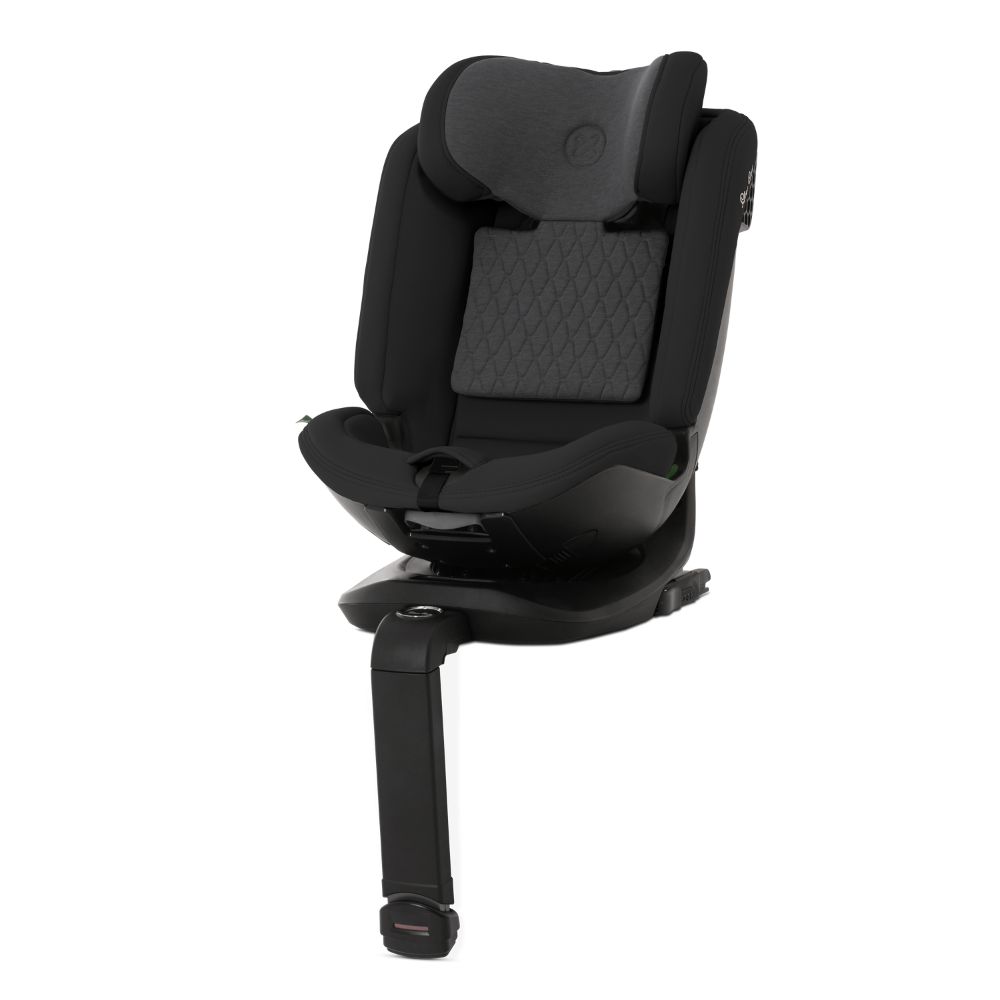 Η φωτογραφία δείχνει Γνωρίστε το Motion 2 – τη δεύτερη γενιά του Motion All Size 360, που πέτυχε την υψηλότερη βαθμολογία σε όλες τις κατηγορίες παιδικών καθισμάτων από τον ανεξάρτητο οργανισμό δοκιμών ADAC.