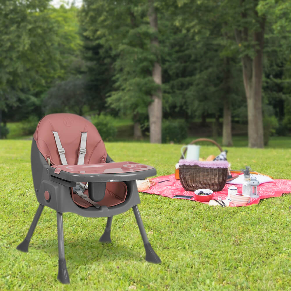 Το Comfy 2 σε 1 της Bebe Stars σχεδιάστηκε με σκοπό να απολαμβάνετε κάθε γεύμα με το παιδάκι σας.