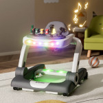 Η φωτογραφία δείχνει Η στράτα Train 3 in 1 (στράτα, jumper, περπατούρα) της Bebe Stars βοηθάει το μωρό σας να καλλιεργήσει την αίσθηση της κατεύθυνσης, να ανακαλύψει την ανεξαρτησία του, να εξοικειωθεί με το περπάτημα, να ασκεί τους μύες των ποδιών και να αυξάνει την εμπιστοσύνη του μωρού σας στην ε