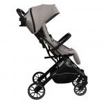 Η φωτογραφία δείχνει Το νέο καρότσι περιπάτου Easy της Bebe Stars, ήρθε για να κάνει την καθημερινότητα σας πιο εύκολη, αλλά πάντοτε με στυλ!Αφορά παιδάκια 0-48 μηνών ή μέχρι 22 κιλά.