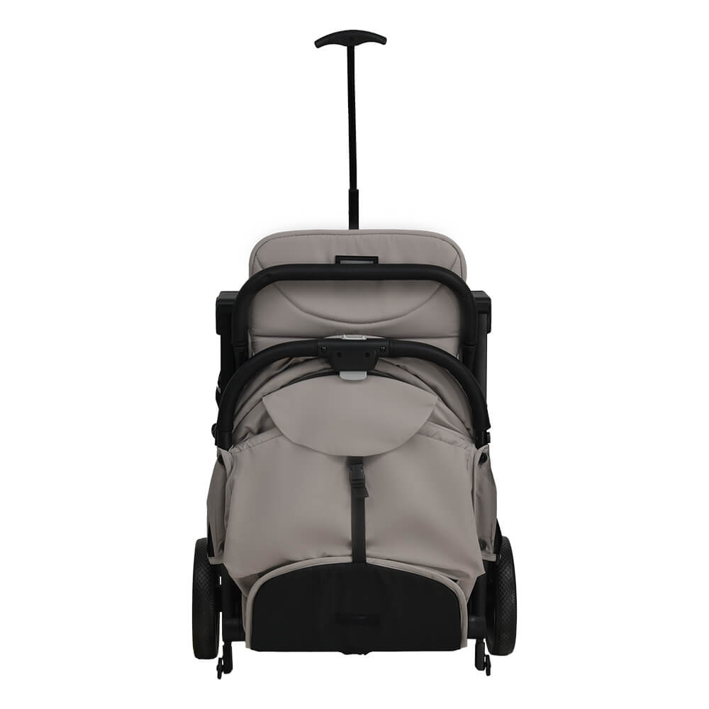 Η φωτογραφία δείχνει Το νέο καρότσι περιπάτου Easy της Bebe Stars, ήρθε για να κάνει την καθημερινότητα σας πιο εύκολη, αλλά πάντοτε με στυλ!Αφορά παιδάκια 0-48 μηνών ή μέχρι 22 κιλά.