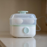 Το Clyde είναι ένας συμπαγής και λειτουργικός αποστειρωτής σχεδιασμένος για τις ανάγκες της μητέρας και του μωρού.