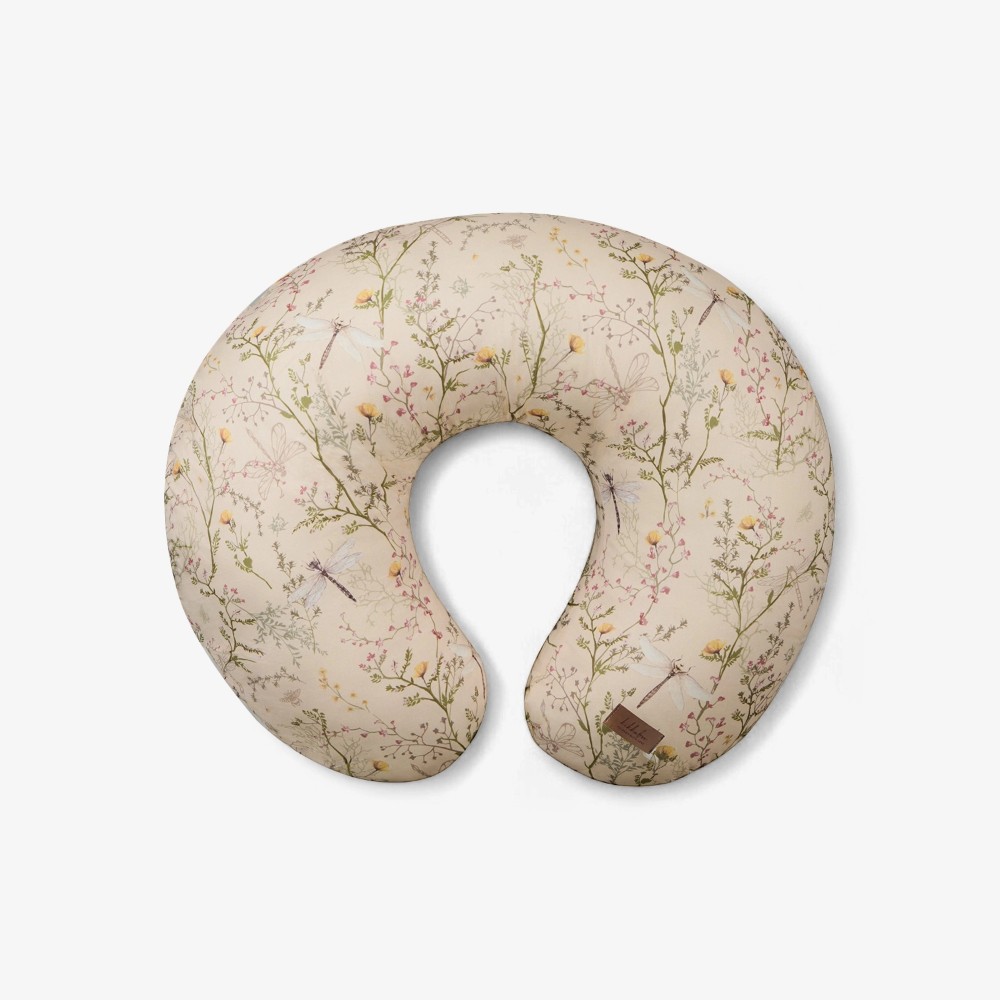 Η φωτογραφία δείχνει Πολυλειτουργικό προϊόν - παρέχει υποστήριξη στη μητέρα κατά τη διάρκεια του θηλασμού και υποστηρίζει το μωρό όταν κάθεται ή παίζει.