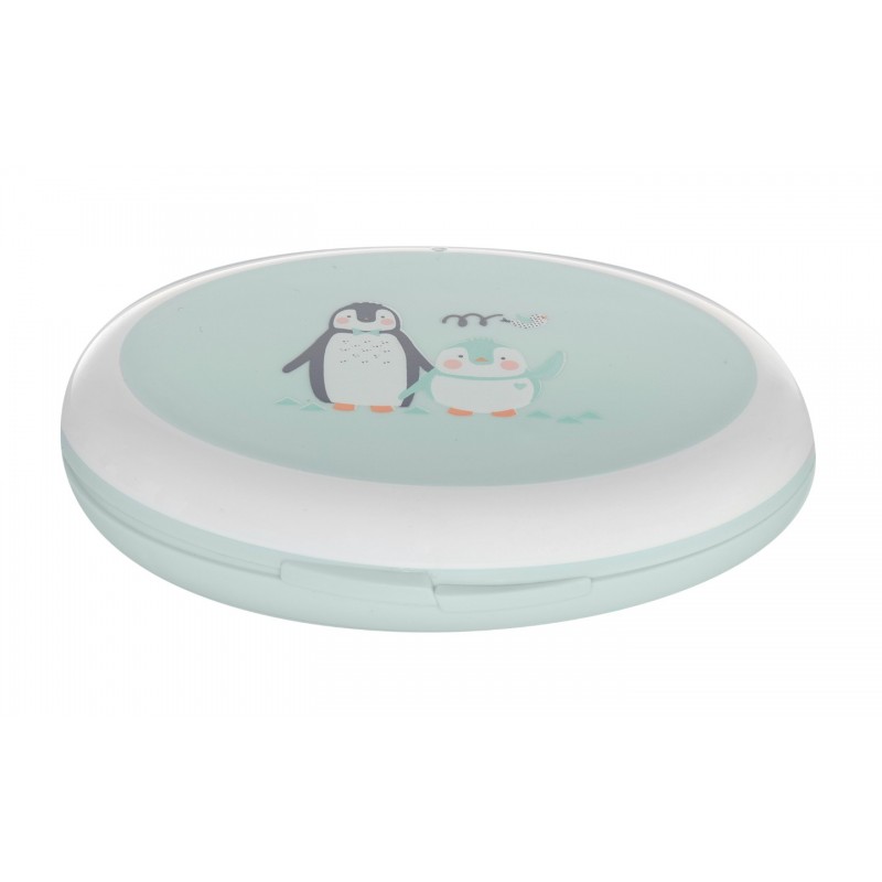 Bebejou Μανικιούρ set Lou-Lou&nbsp;Με το Σετ Μανικιούρ Bebe jou προστατεύετε το μωράκι σας από τυχόν τραυματισμούς ,αφού σας βοηθάει να κόψετε και να περιποιηθείτε τα νυχάκια του μωρού σας!!! Το σετ περιλαμβάνει λίμα, νυχοκόπτη και ψαλιδάκι ασφαλείας ειδικά κατασκευασμένα για τα μικρά νυχάκια των μι