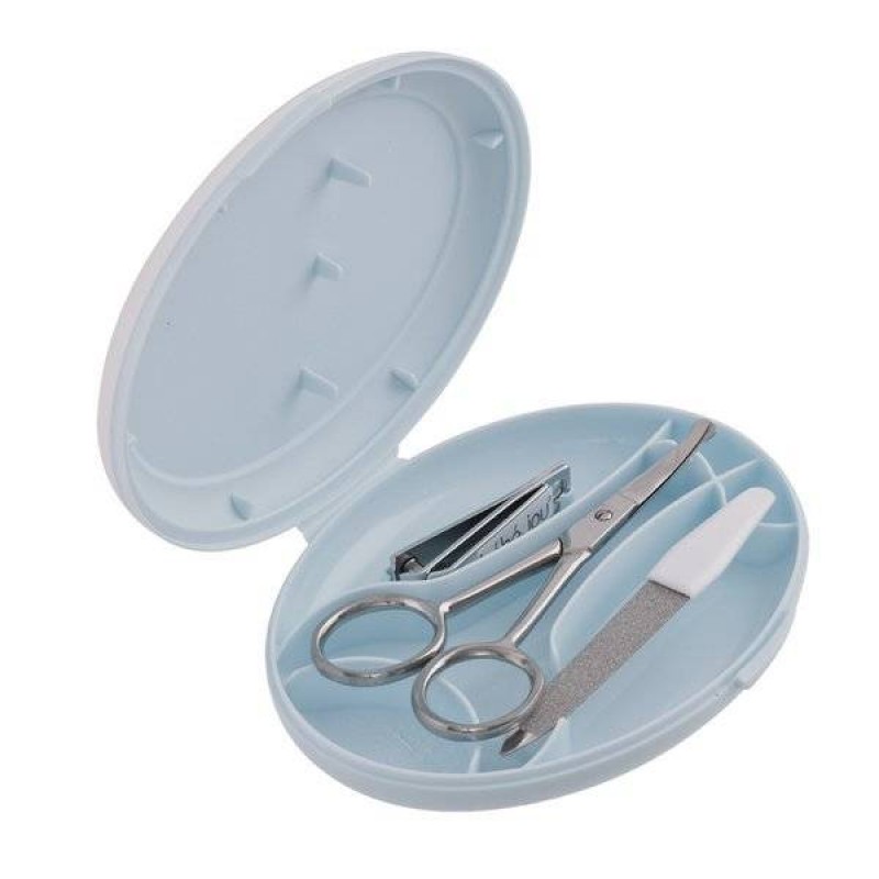 Bebejou Μανικιούρ set Leopard BlueΜε το Σετ Μανικιούρ Bebe jou προστατεύετε το μωράκι σας από τυχόν τραυματισμούς ,αφού σας βοηθάει να κόψετε και να περιποιηθείτε τα νυχάκια του μωρού σας!!! Το σετ περιλαμβάνει λίμα, νυχοκόπτη και ψαλιδάκι ασφαλείας ειδικά κατασκευασμένα για τα μικρά νυχάκια των μικ