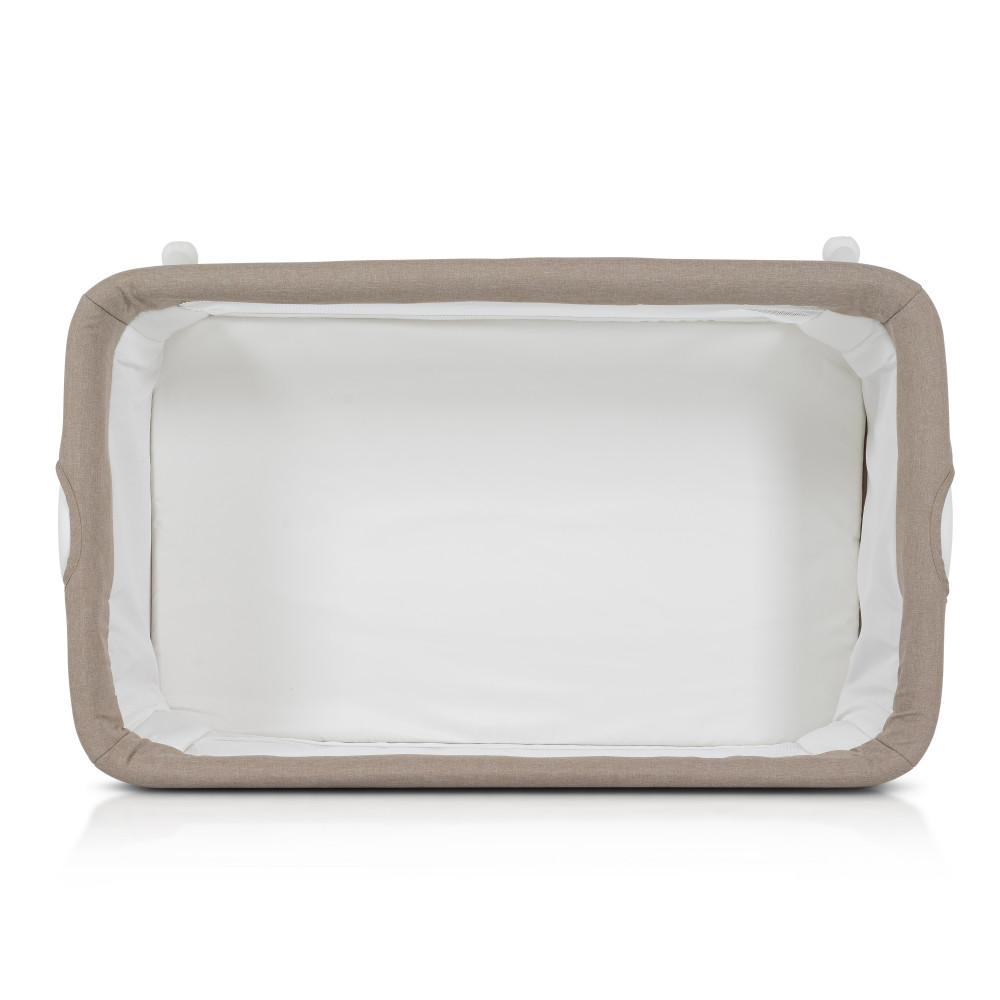 Η βρεφική κούνια Kalinihta είναι η τέλεια λύση για τον ύπνο των νεογέννητων και καλύπτει βάρος εως και τα 11 κιλάΟι δύο πλευρές του πλέγματος είναι αεριζόμενες και διαφανείς.