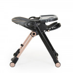 Η φωτογραφία δείχνει Το παιδικό καρεκλάκι Prime είναι μοναδικό με τη σταθερότητα, την ποιότητα και την άνεσή του.