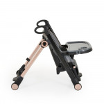 Η φωτογραφία δείχνει Το παιδικό καρεκλάκι Prime είναι μοναδικό με τη σταθερότητα, την ποιότητα και την άνεσή του.