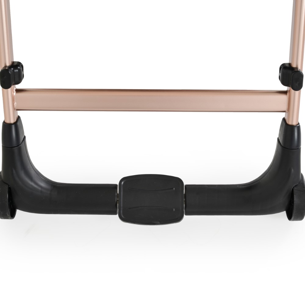 Η φωτογραφία δείχνει Το παιδικό καρεκλάκι Prime είναι μοναδικό με τη σταθερότητα, την ποιότητα και την άνεσή του.