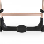 Η φωτογραφία δείχνει Το παιδικό καρεκλάκι Prime είναι μοναδικό με τη σταθερότητα, την ποιότητα και την άνεσή του.