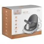 Η φωτογραφία δείχνει Το αντιολισθητικό καθισματάκι μπάνιου της Bebe Stars σχεδιάστηκε για να το χρησιμοποιείτε για την καθημερινή φροντίδα του παιδιού σας.