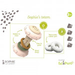 Το νέο οικολογικό Τοτέμ της Σόφι, κατασκευασμένο από&nbsp;100% φυσικό καουτσούκ και καουτσούκ δέντρων (Hevea)&nbsp;έχει διπλή χρήση:&nbsp;Κουδουνίστρα, χάρη στις μικρές ενσωματωμένες μπάλες στη λαβή και τα ξύλινα δαχτυλίδια απο πάνω που τη στολίζουνΜασητικό, χάρη στα 2 αφαιρούμενα μέρη στις άκρες με