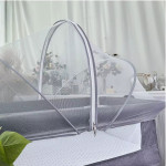 Κουνουπιέρα Καροτσιού με Θόλο της Εταιρείας LoomyΑπόλυτη Προστασία για το Μωρό σαςΧαρίστε στο μωρό σας ηρεμία και προστασία σε κάθε βόλτα με την κουνουπιέρα καροτσιού, σχεδιασμένη να εφαρμόζει άψογα σε όλους τους τύπους καροτσιών,καλαθούνας και λίκνου.