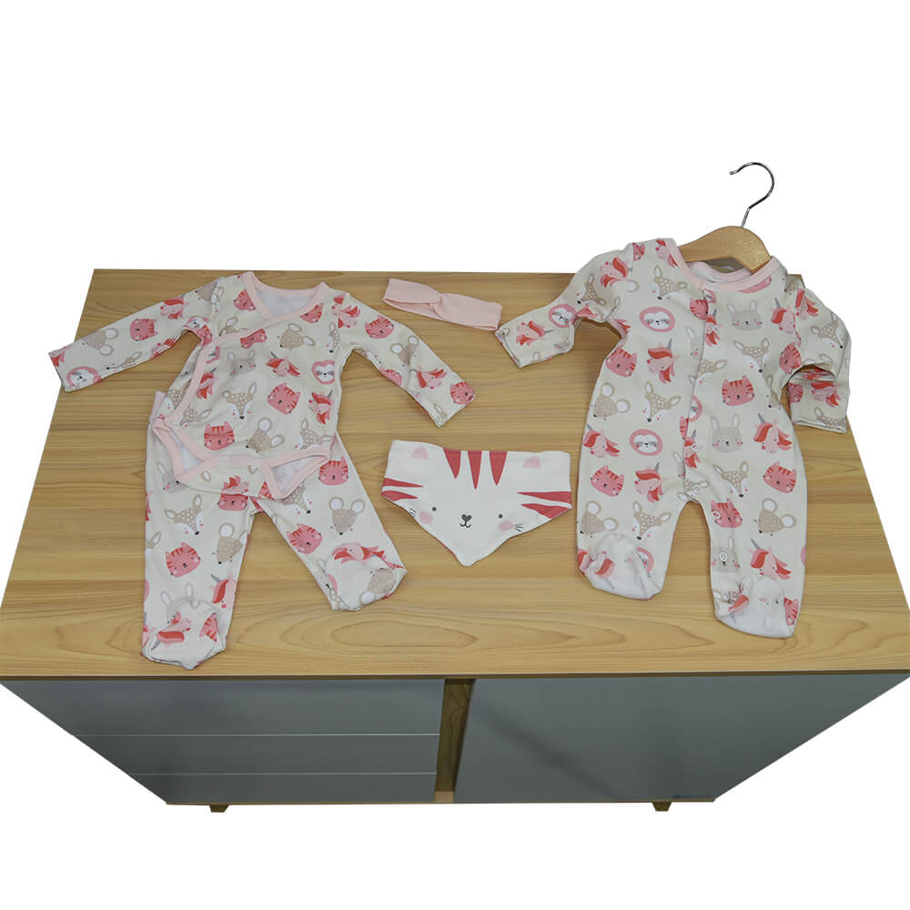 Σετ ρουχαλάκια δώρου 5 τεμαχίων Panda της εταιρείας Bebe Stars.