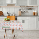 Η φωτογραφία δείχνει Τραπεζομάντηλο εμπριμέ της Das home σε διάσταση 140Χ180εκ, από 30% βαμβάκι και 70% πολυεστέρα.