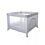 Η φωτογραφία δείχνει Παρκοκρέβατο της εταιρείας Lorelli κατάλληλο για βάρος εως και τα 15 κιλάΔιαθέτει λεπτό στρωματάκι παιχνιδιούΜε πλαϊνό άνοιγμα με φερμουάρ για εύκολη είσοδο και έξοδο του παιδιούΑναδιπλούμενο σε συμπαγές μέγεθοςΜε σύστημα διπλώματος διπλής ασφαλείαςΕξαιρετικά εύκολο στη μεταφορά